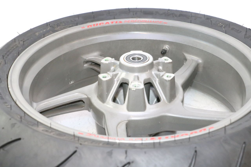 photo de ARO TRASEIRO E PNEU DUCATI SS IE DS CARENEE 1000 (2002 - 2006) - Zoom do estado de desgaste