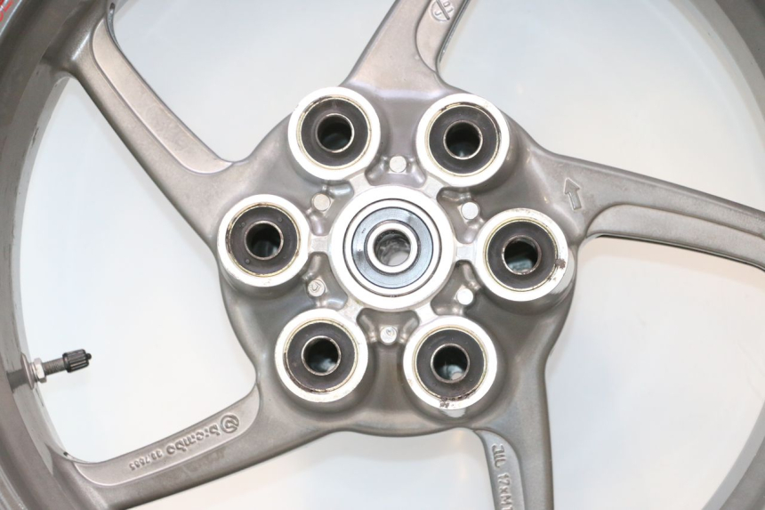 photo de ARO TRASEIRO E PNEU DUCATI SS IE DS CARENEE 1000 (2002 - 2006) - Zoom do estado de desgaste