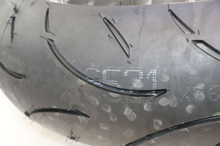 photo de ARO TRASEIRO E PNEU DUCATI SS IE DS CARENEE 1000 (2002 - 2006) - Estado da superfície