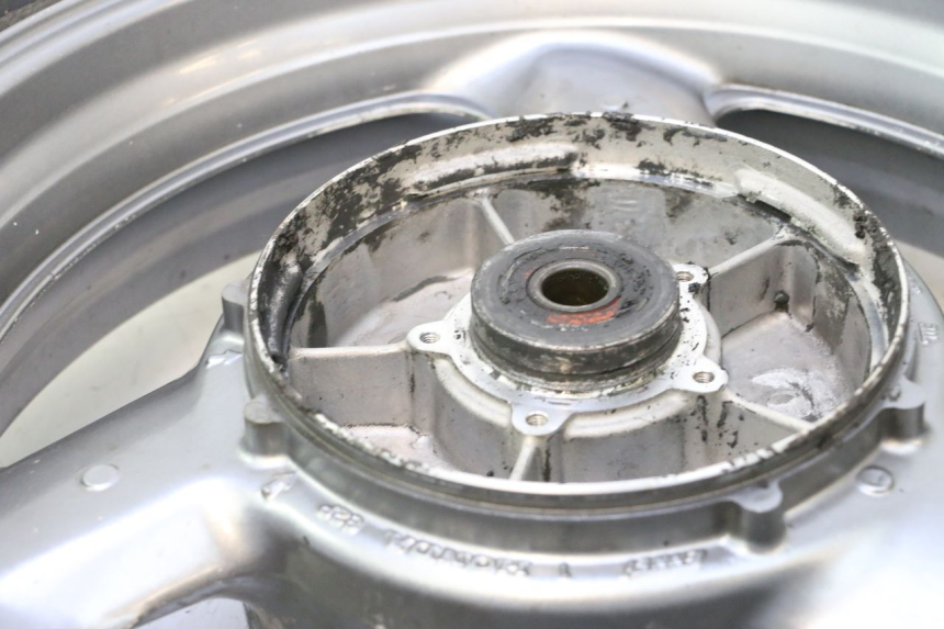 photo de ARO TRASEIRO E PNEU HONDA ST PAN EUROPEAN 1100 (1990 - 2002) - Estado da superfície