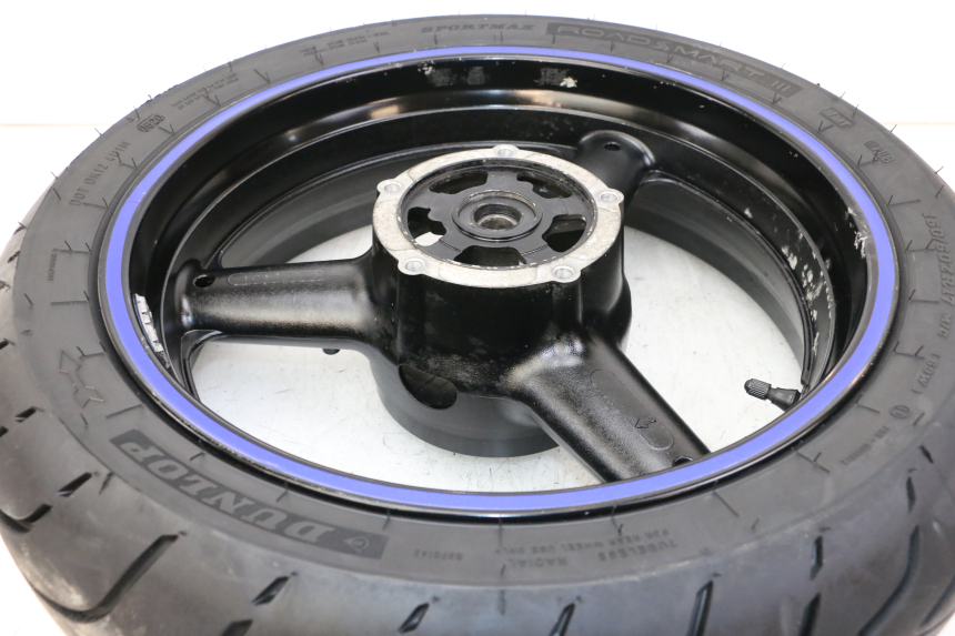 photo de ARO TRASEIRO E PNEU SUZUKI GSX F GSXF 650 (2007 - 2015) - Detalhes característicos