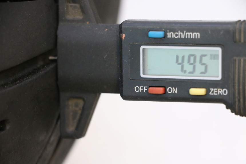 photo de ARO TRASEIRO E PNEU SUZUKI SV S 650 (2003 - 2009) - Detalhe da peça