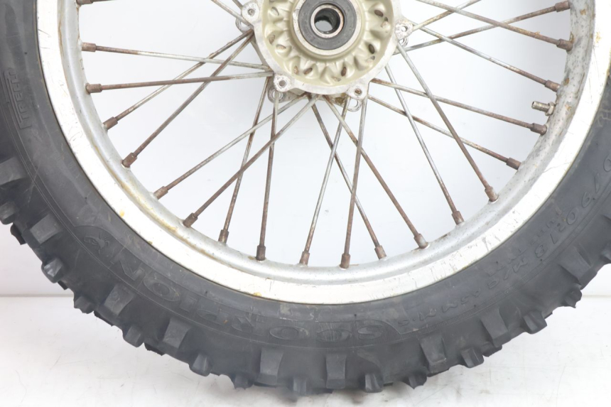 photo de ARO TRASEIRO E PNEU HUSABERG TE 250 (2011 - 2014) - Detalhes característicos