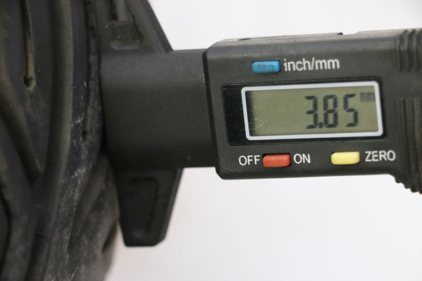 photo de ARO TRASEIRO E PNEU YAMAHA X-MAX XMAX 125 (2010 - 2013) - Detalhe da peça
