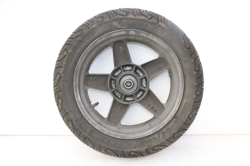 photo de ARO TRASEIRO E PNEU YAMAHA X-MAX XMAX 125 (2010 - 2013) - Detalhes característicos