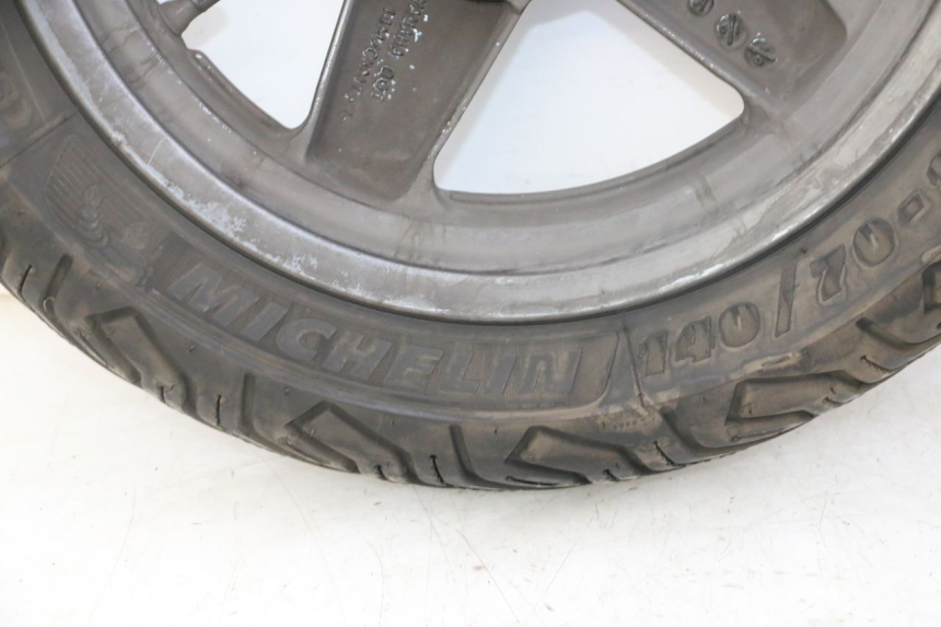 photo de ARO TRASEIRO E PNEU YAMAHA X-MAX XMAX 125 (2010 - 2013) - Ampliação dos componentes