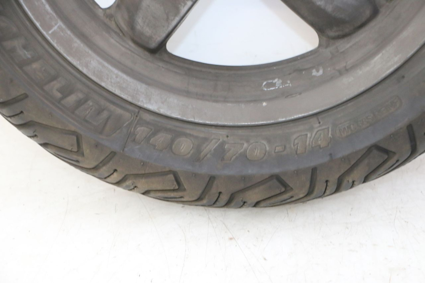 photo de ARO TRASEIRO E PNEU YAMAHA X-MAX XMAX 125 (2010 - 2013) - Marcações e referências