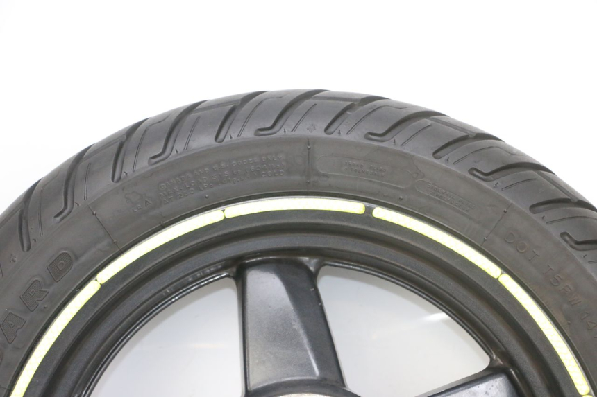 photo de ARO TRASEIRO E PNEU YAMAHA XMAX X-MAX 125 (2006 - 2009) - Vista de perto