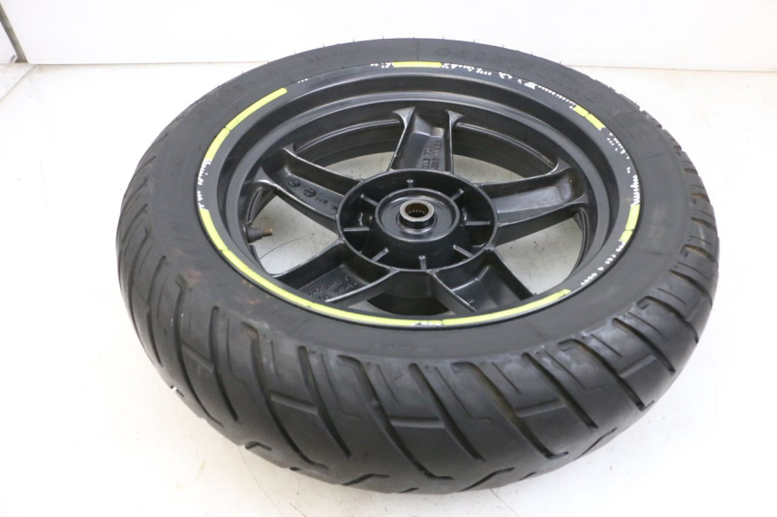 photo de ARO TRASEIRO E PNEU YAMAHA XMAX X-MAX 125 (2006 - 2009) - Zoom do estado de desgaste