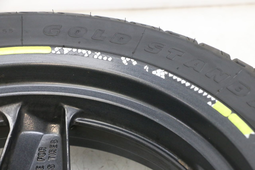 photo de ARO TRASEIRO E PNEU YAMAHA XMAX X-MAX 125 (2006 - 2009) - Ampliação técnica