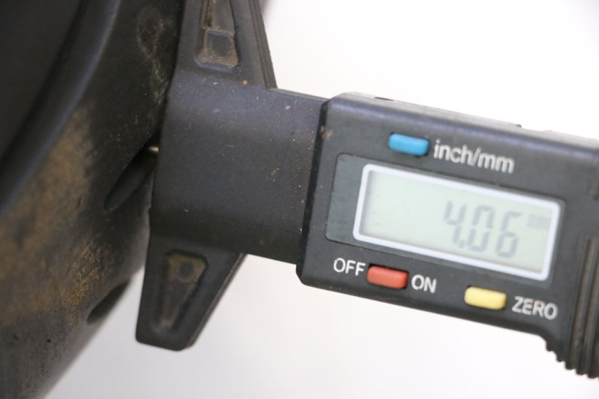 photo de ARO TRASEIRO E PNEU YAMAHA XMAX X-MAX 125 (2006 - 2009) - Detalhe da peça