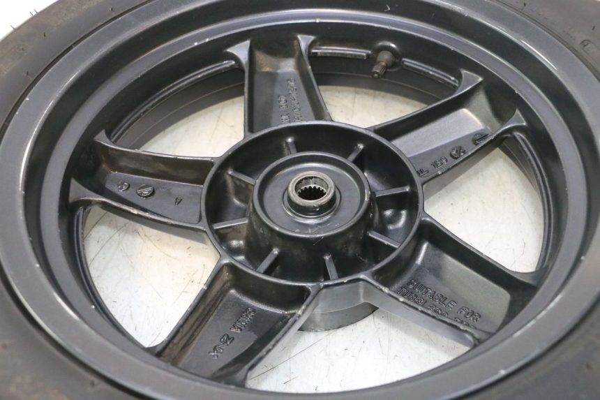 photo de ARO TRASEIRO E PNEU YAMAHA XMAX X-MAX 125 (2006 - 2009) - Zoom do estado de desgaste