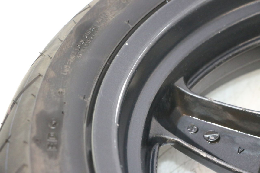 photo de ARO TRASEIRO E PNEU YAMAHA XMAX X-MAX 125 (2006 - 2009) - Outro ângulo de visão