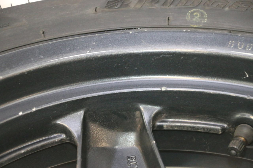 photo de ARO TRASEIRO E PNEU YAMAHA XMAX X-MAX 125 (2006 - 2009) - Pontos de fixação