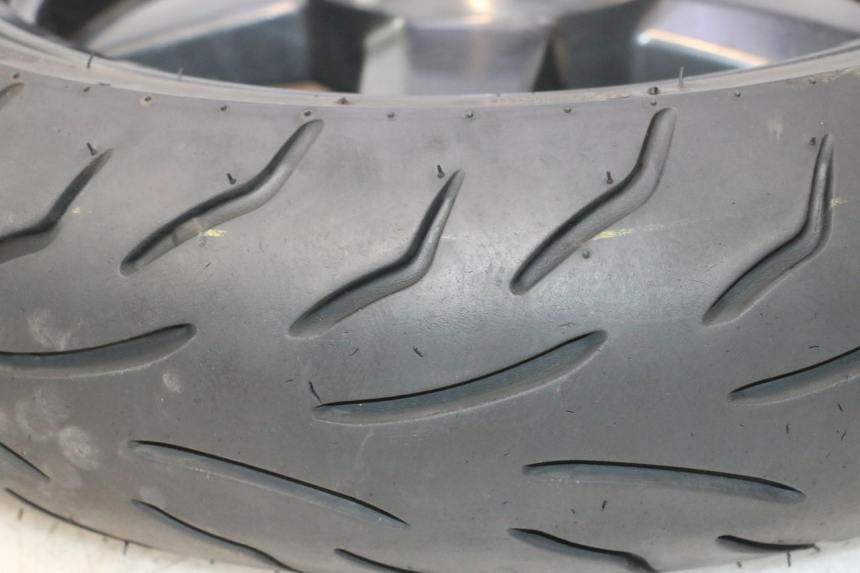 photo de ARO TRASEIRO E PNEU YAMAHA XMAX X-MAX 125 (2006 - 2009) - Marcações e referências