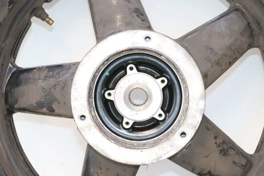 photo de ARO TRASEIRO E PNEU YAMAHA X-MAX XMAX 125 (2010 - 2013) - Detalhe da peça
