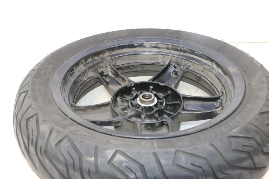 photo de ARO TRASEIRO E PNEU YAMAHA X-MAX XMAX 125 (2010 - 2013) - Detalhes característicos