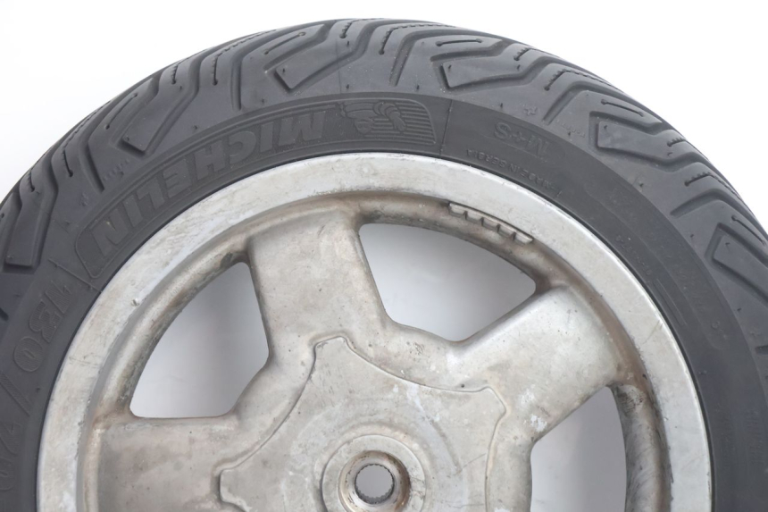 photo de ARO TRASEIRO E PNEU PIAGGIO X8 STREET 125 (2006 - 2007) - Detalhe da peça