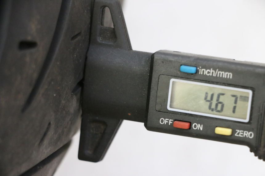 photo de ARO TRASEIRO E PNEU YAMAHA XJ6 ABS 600 (2008 - 2016) - Zoom do estado de desgaste