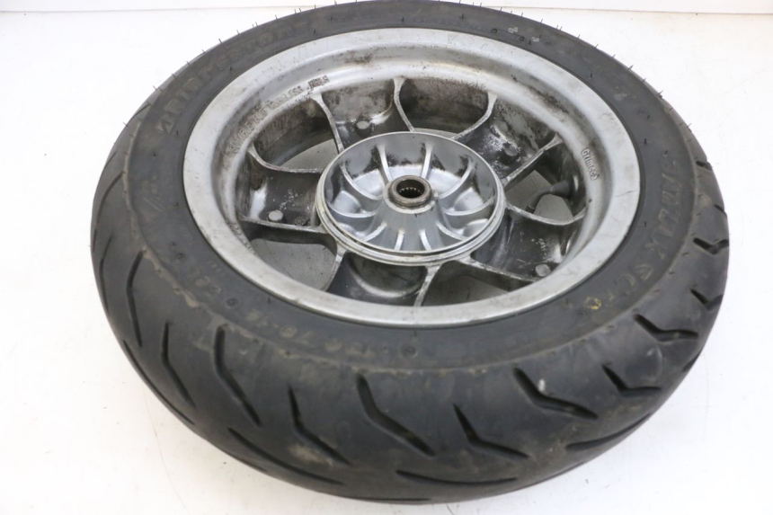 photo de ARO TRASEIRO E PNEU YAMAHA YP MAJESTY 125 (2002 - 2006) - Vista geral