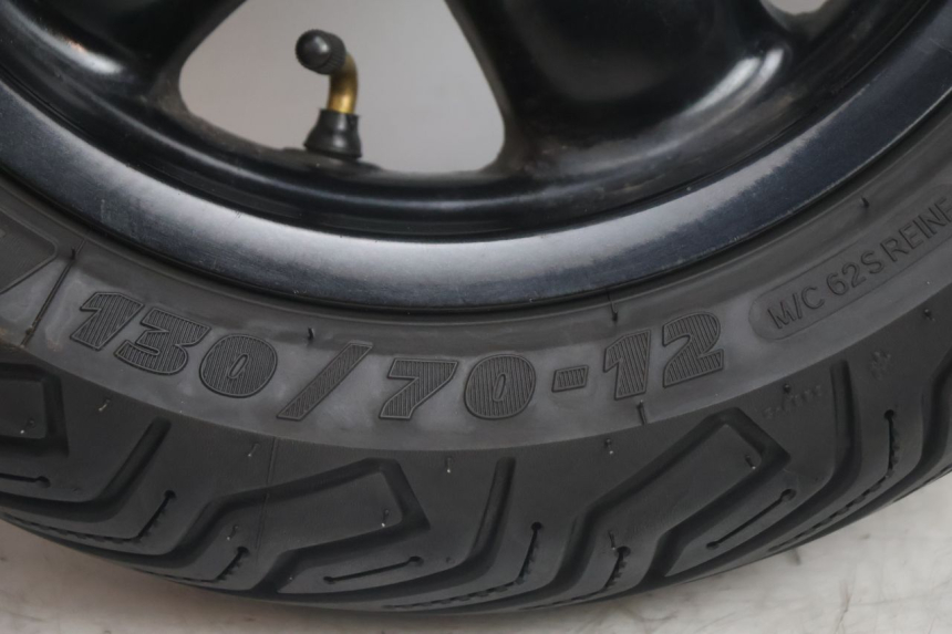 photo de ARO TRASEIRO E PNEU YAMAHA YP MAJESTY 125 (2002 - 2006) - Zoom de qualidade