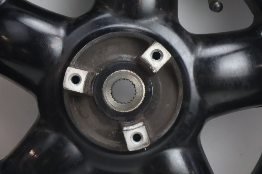 photo de ARO TRASEIRO E PNEU YAMAHA YP MAJESTY 125 (2002 - 2006) - Outro ângulo de visão