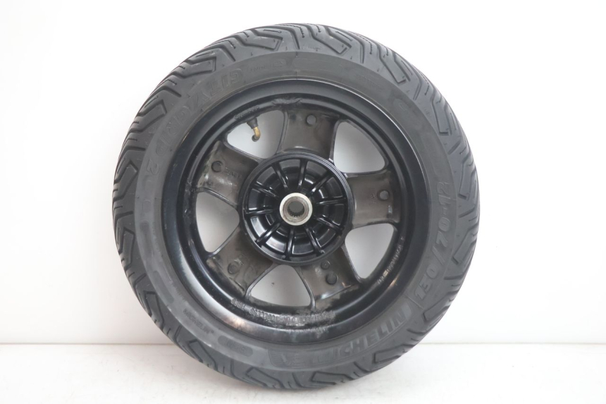 photo de ARO TRASEIRO E PNEU YAMAHA YP MAJESTY 125 (2002 - 2006) - Pontos de fixação