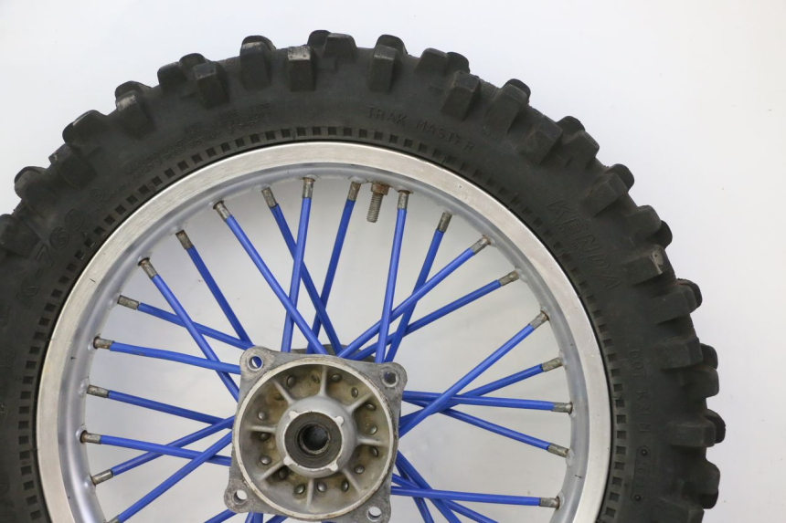 photo de ARO TRASEIRO E PNEU YAMAHA YZ 85 (2002 - 2018) - Detalhes característicos