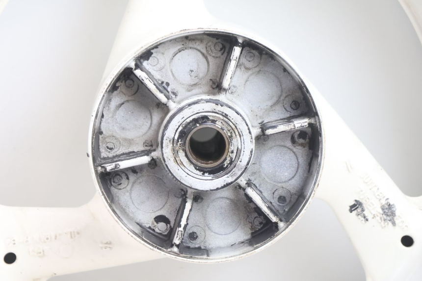 photo de ARO TRASEIRO E PNEU YAMAHA YZF R GENESIS 750 (1993 - 1998) - Outro ângulo de visão