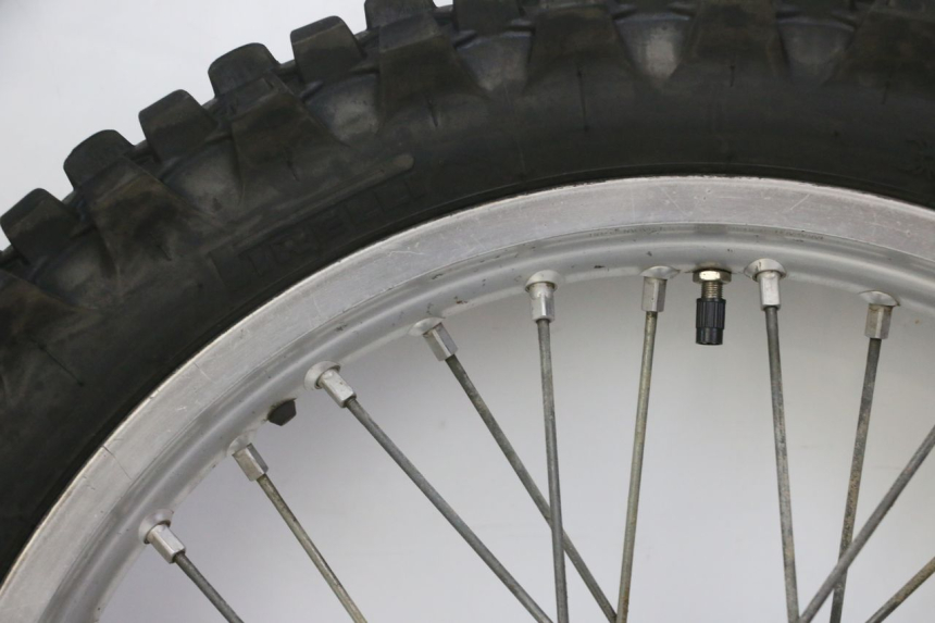 photo de ARO TRASEIRO E PNEU YAMAHA YZF YZ-F 450 (2014 - 2016) - Zoom do estado de desgaste