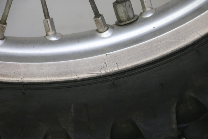 photo de ARO TRASEIRO E PNEU YAMAHA YZF YZ-F 450 (2014 - 2016) - Outro ângulo de visão