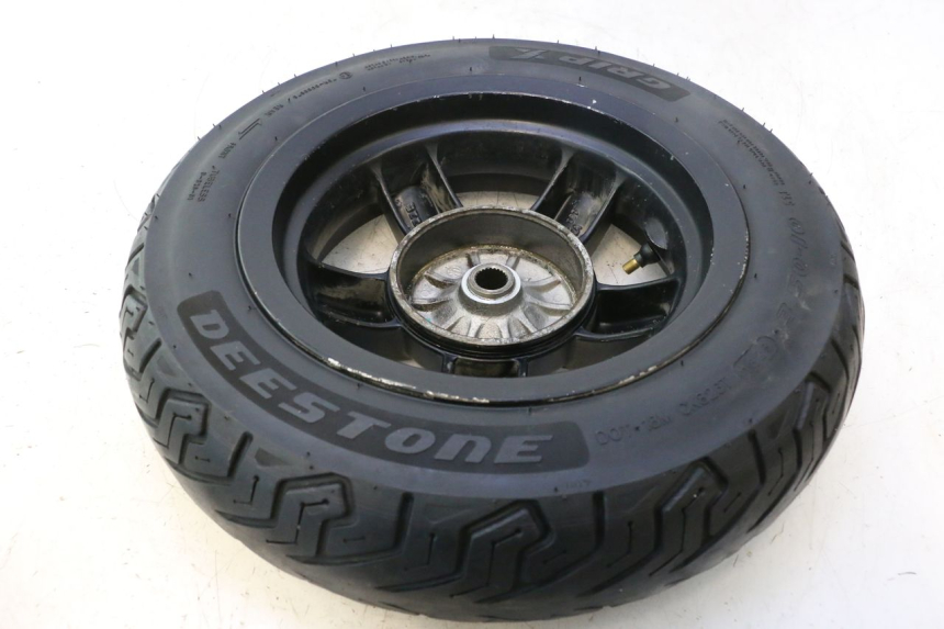 photo de ARO TRASEIRO E PNEU PIAGGIO ZIP 4T 50 (2018 - 2020) - Detalhes característicos