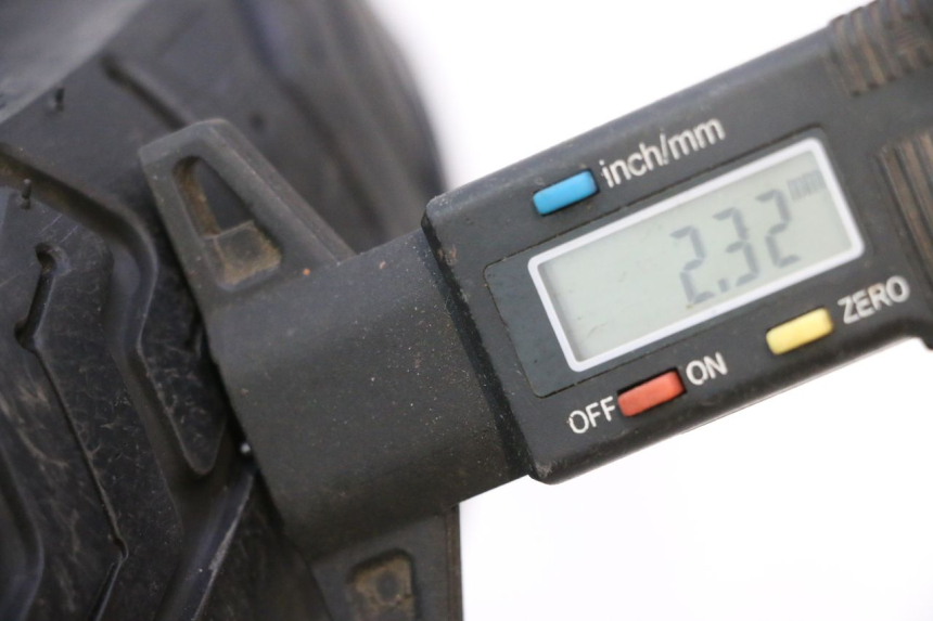 photo de ARO TRASEIRO E PNEU PIAGGIO ZIP 4T 50 (2018 - 2020) - Vista de perto