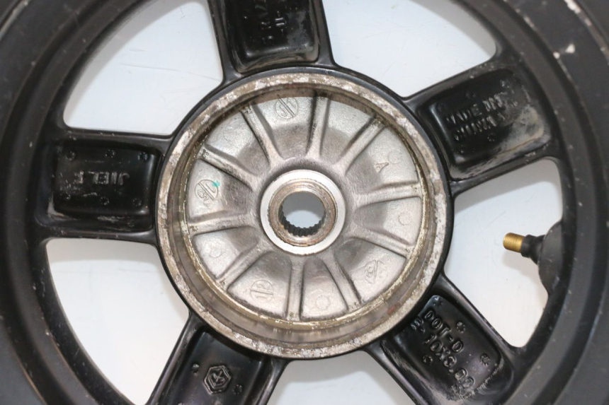 photo de ARO TRASEIRO E PNEU PIAGGIO ZIP 4T 50 (2018 - 2020) - Ampliação técnica