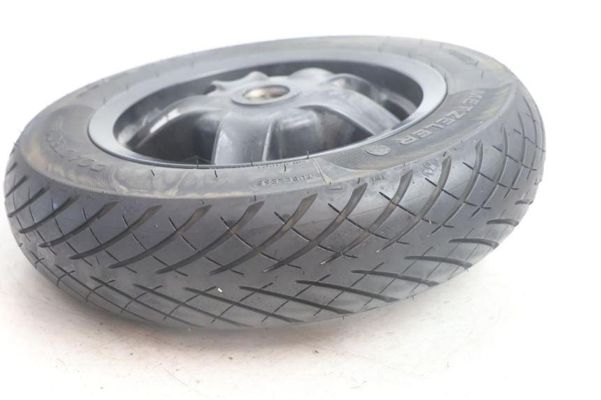 photo de ARO TRASEIRO E PNEU PIAGGIO ZIP IGET 4T 50 (2021 - 2023) - Vista de perto