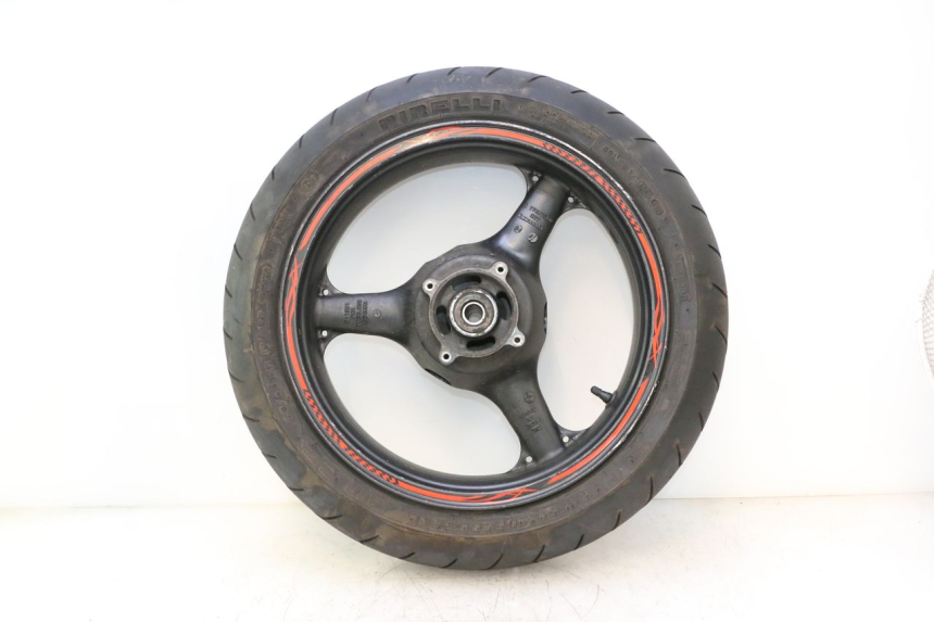 photo de ARO TRASEIRO E PNEU KAWASAKI ZX-6R ZX6R 600 (1995 - 1997) - Vista de perto
