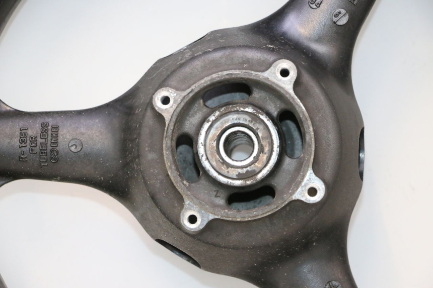 photo de ARO TRASEIRO E PNEU KAWASAKI ZX-6R ZX6R 600 (1995 - 1997) - Estrutura - ampliação