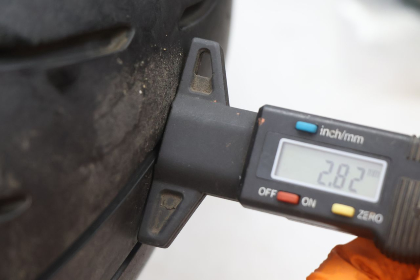 photo de ARO TRASEIRO E PNEU KAWASAKI ZX-6R ZX6R 600 (2000 - 2002) - Pontos de fixação