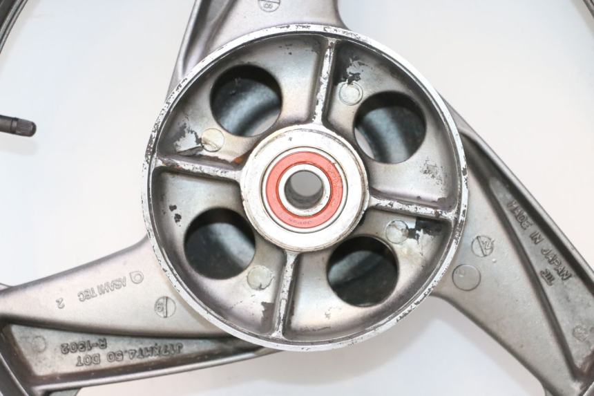photo de ARO TRASEIRO E PNEU KAWASAKI ZZR 600 (1995 - 2004) - Detalhe da peça