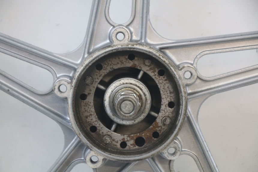 photo de ARO TRASEIRO PEUGEOT 103 VOGUE VS2 50 (2004 - 2017) - Detalhes característicos