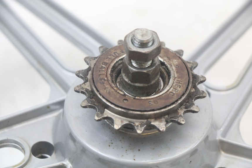 photo de ARO TRASEIRO PEUGEOT 103 VOGUE VS2 50 (2004 - 2017) - Zoom do estado de desgaste