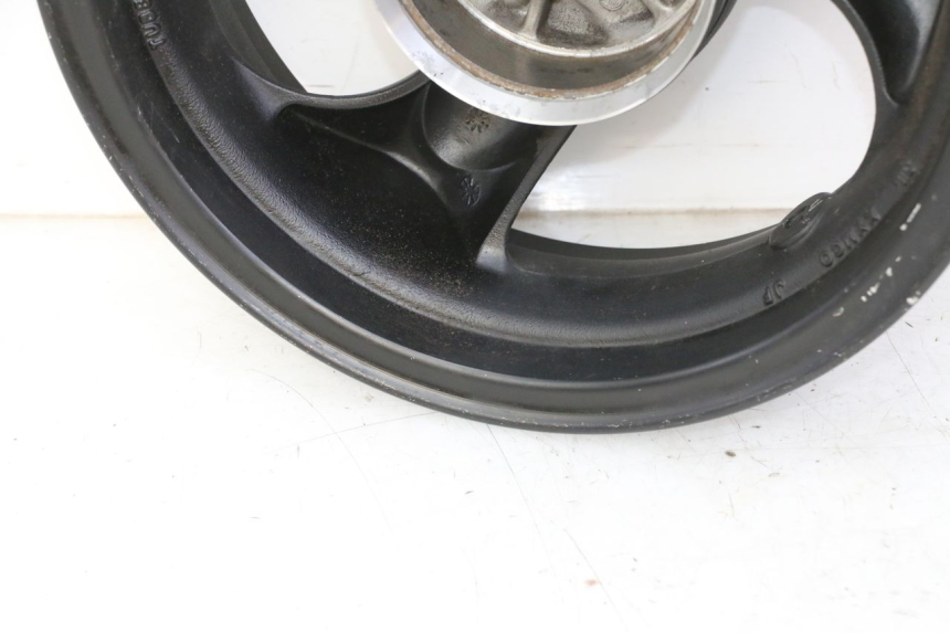 photo de ARO TRASEIRO KYMCO AGILITY 4T 50 (2005 - 2018) - Zoom do estado de desgaste