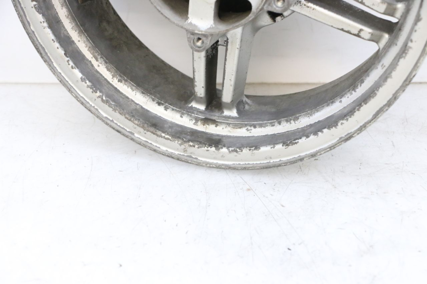 photo de ARO TRASEIRO SUZUKI BURGMAN EXECUTIVE ABS 650 (2006 - 2012) - Zoom do estado de desgaste
