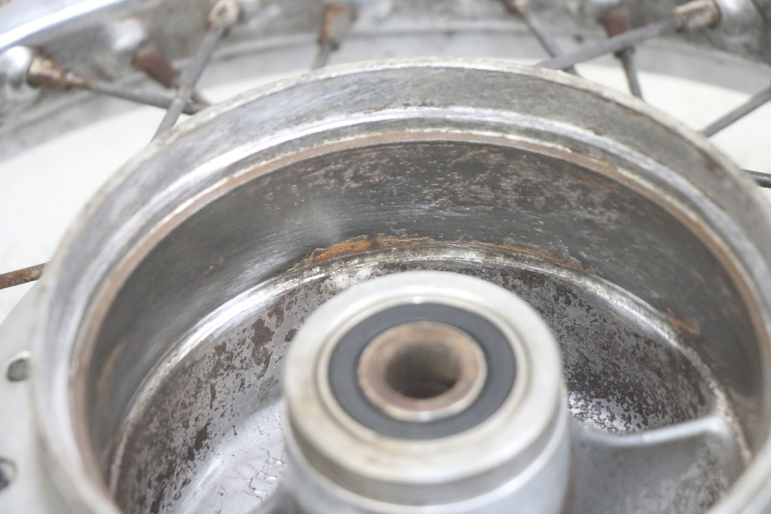 photo de ARO TRASEIRO HONDA CA REBEL 125 (1995 - 2001) - Detalhes característicos