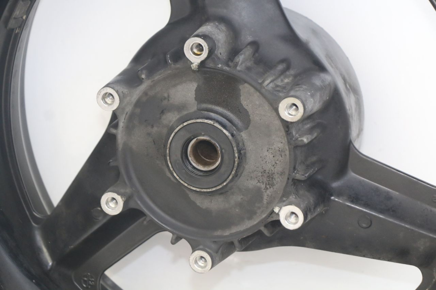 photo de ARO TRASEIRO HONDA CBR F SC25 1000 (1989 - 1992) - Vista de perto