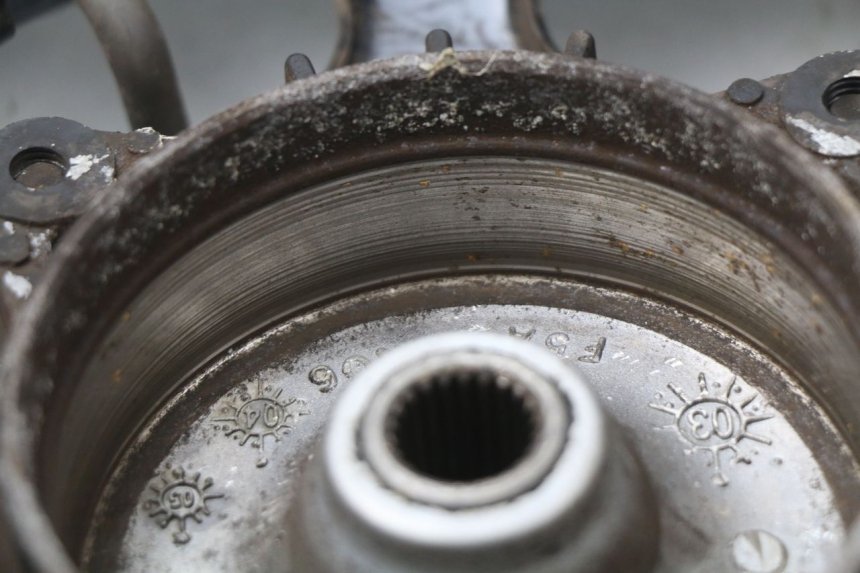 photo de ARO TRASEIRO SYM DD 50 (2005 - 2011) - Detalhe da peça