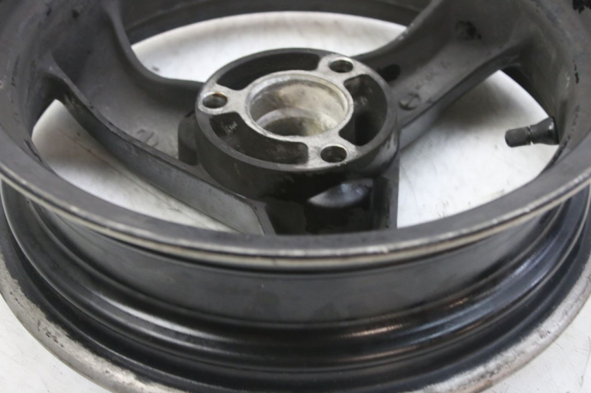 photo de ARO TRASEIRO PEUGEOT ELYSTAR 50 (2002 - 2014) - Zoom do estado de desgaste