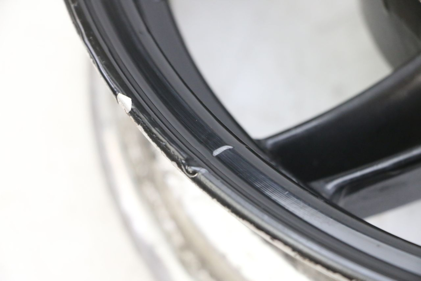 photo de ARO TRASEIRO SYM FIDDLE 125 (2008 - 2010) - Detalhe da peça