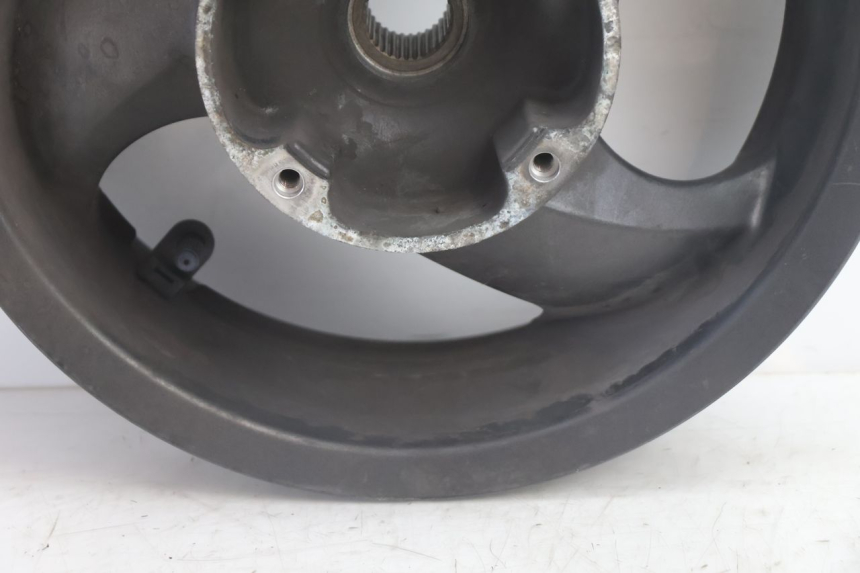 photo de ARO TRASEIRO HONDA FJS SILVER WING SILVERWING 400 (2005 - 2008) - Zoom do estado de desgaste