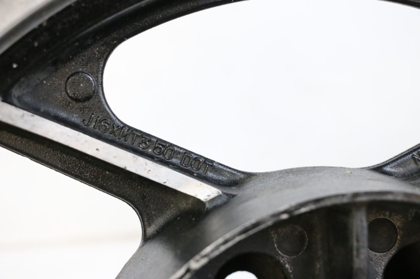 photo de ARO TRASEIRO KAWASAKI GPZ RX 1000 (1986 - 1988) - Zoom do estado de desgaste